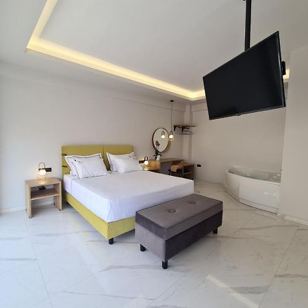Ilia'S Luxury Suites - Adults Only Ксилокастро Экстерьер фото